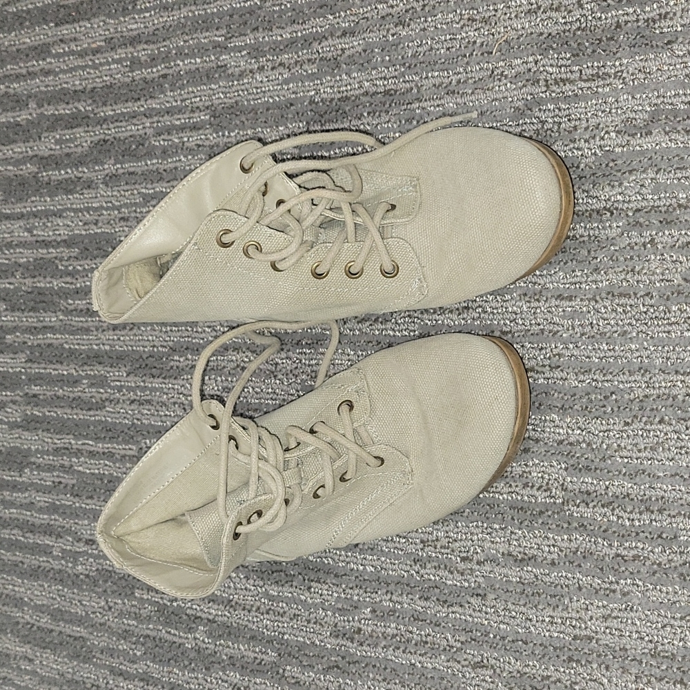 Maurices Size 6 Green Boots